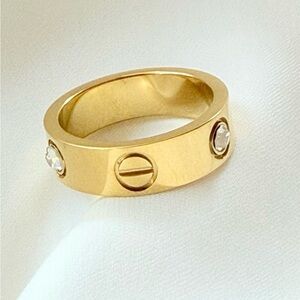 Love Design Ring with Zirconia | 18K Gold Plated | Elegant Jewelry